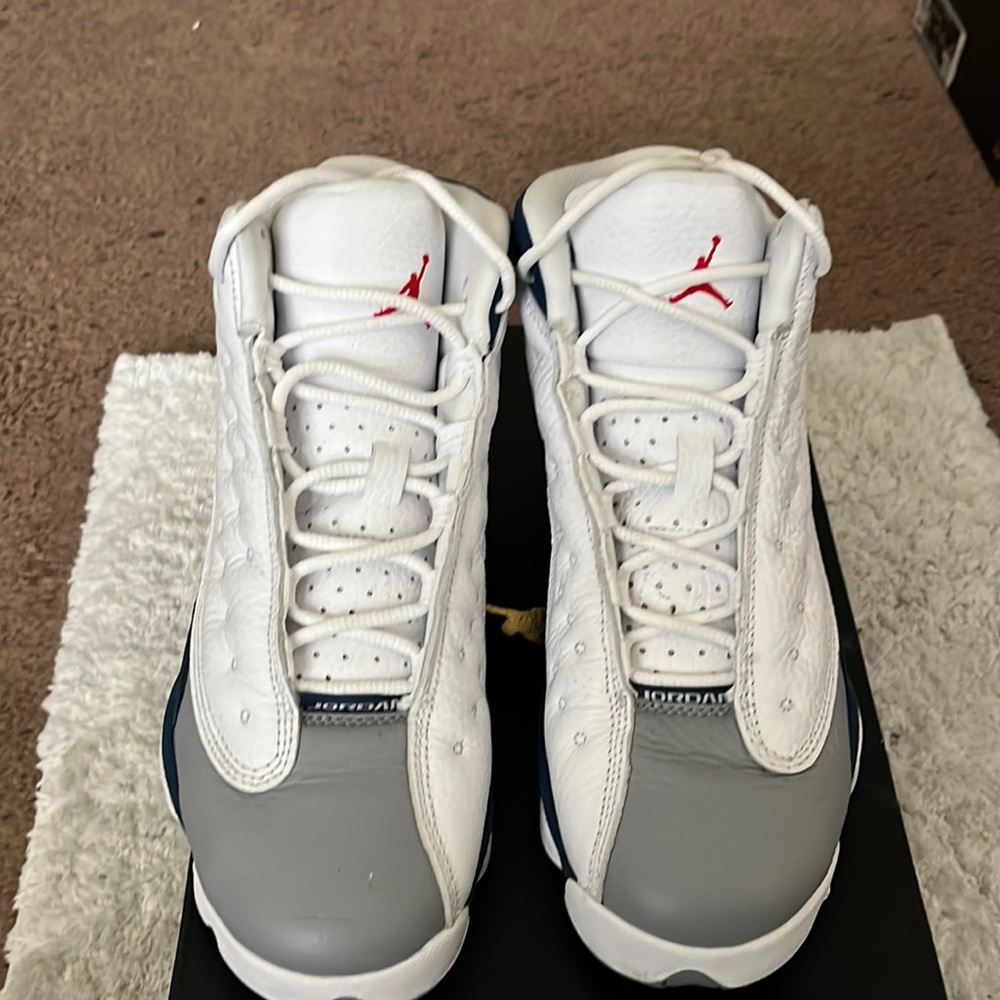 Air Jordan 13 RETRO (GS).  Color: White/Fire Red-French Blue Size:6Y